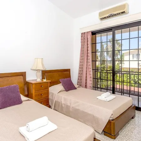 With 3 Bedrooms In κόλπος των κοpαλλίων πέγεια With Private Pool Enclosed Garden And Wifi