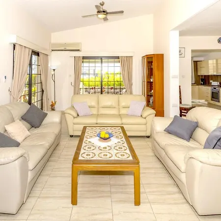 With 3 Bedrooms In κόλπος των κοpαλλίων πέγεια With Private Pool Enclosed Garden And Wifi ヴィラ