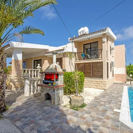 With 3 Bedrooms In κόλπος των κοpαλλίων πέγεια With Private Pool Enclosed Garden And Wifi