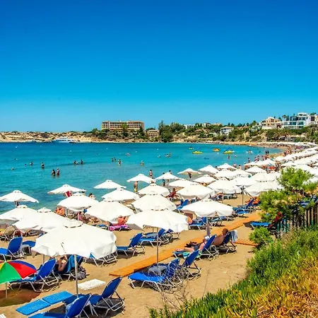 With 3 Bedrooms In κόλπος των κοpαλλίων πέγεια With Private Pool Enclosed Garden And Wifi コーラル・ベイ